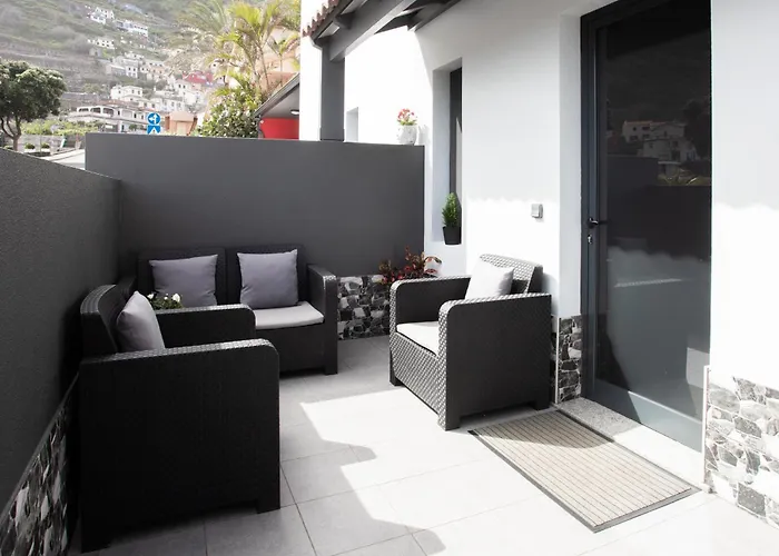 Village Center Two Bedroom * Porto Moniz