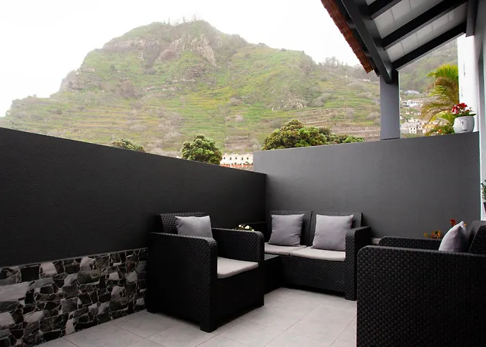 Village Center Two Bedroom Apartment Porto Moniz